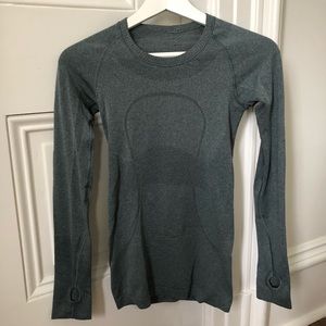 Lululemon long sleeve size 2